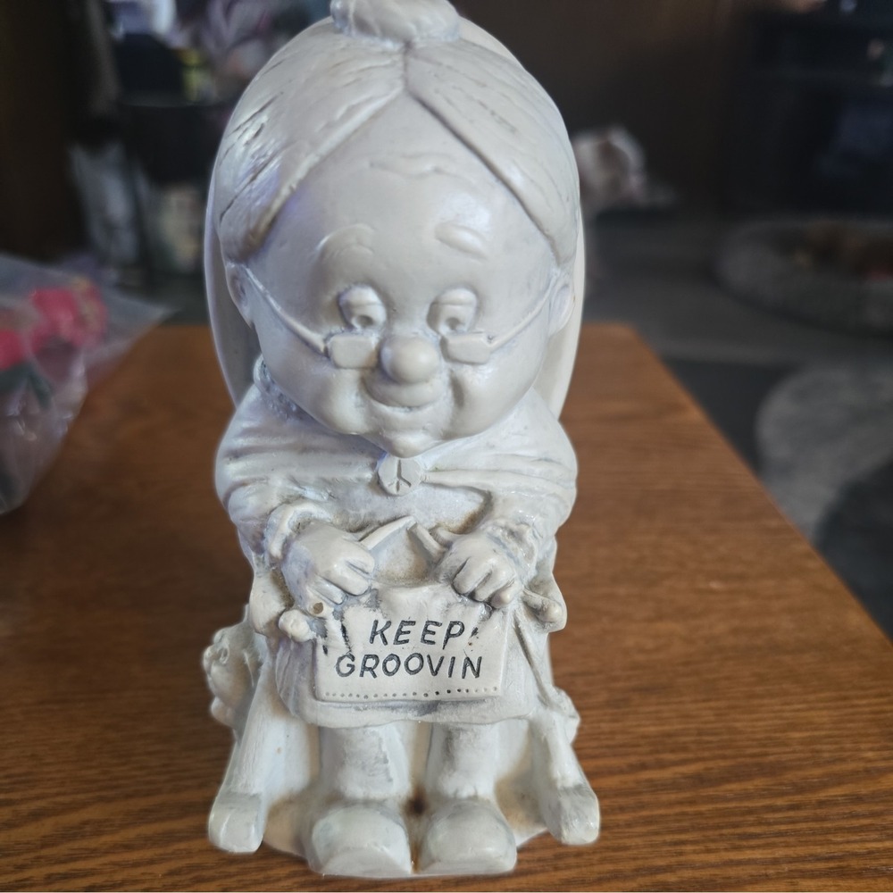 Vintage American Greetings Grandma On Rocking Chair Knitting KEEP GROOVIN Figure